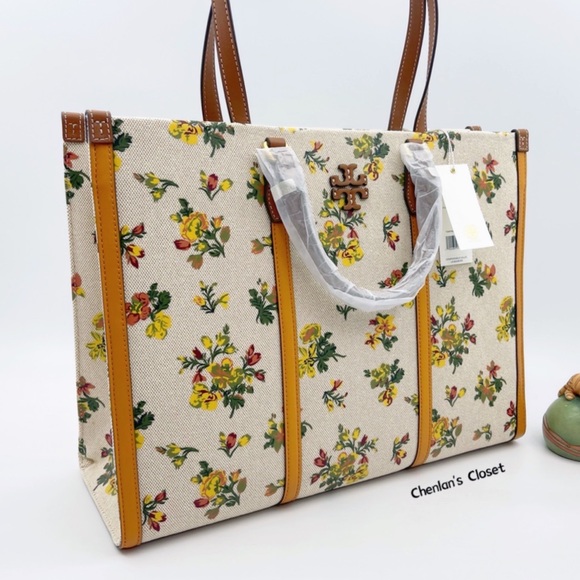 Tory Burch Handbags - 🌸NeW! Tory Burch Blake Canvas Jumbo Tote
